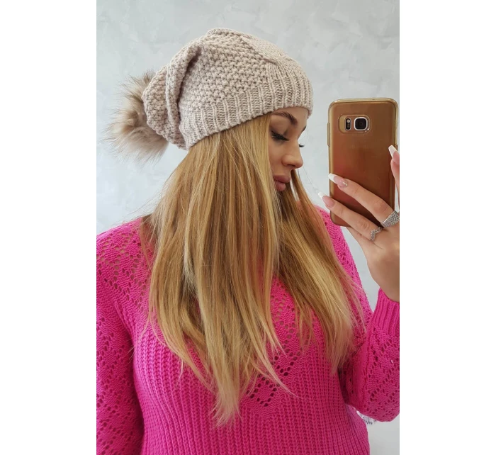 Sandra model 18750743 světle béžová fleecová čepice - K-Fashion