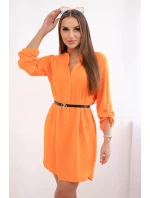 Šaty s dlhším chrbtom a oranžovým opaskom Šaty s dlhším chrbtom a oranžovým opaskom