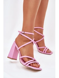 Sandále na podpätku model 213922 Vykročte štýlovo