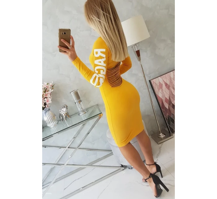 Otrhané šaty horčicovej farby Otrhané šaty horčicovej farby