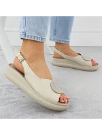 Dámské sandály na platformě se zirkony béžové model 22134919 - FILIPPO
