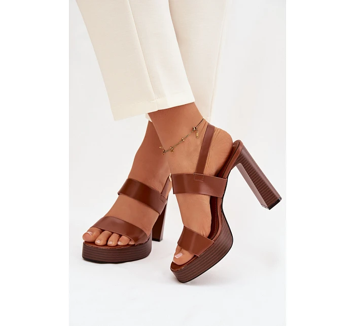 Sandále na podpätku model 226114 Krok vo veľkom štýle
