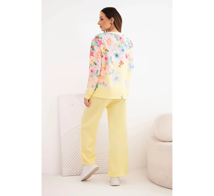 Dámska súprava z maslovej viskózy s kvetinovým vzorom so širokými nohavicami žltá