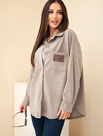 Dámska košeľa z bavlneného manšestru v oversized strihu s vreckami a dlhými rukávmi, farba fango zelená