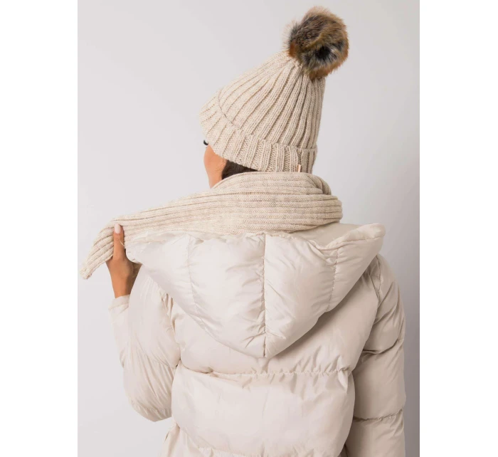 Set čepice a šály JK KMPL 7 model 15897687 béžová - FPrice Set čepice a šály JK KMPL 7 model 15897687 béžová - FPrice