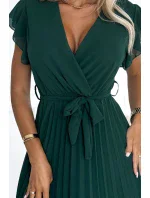 Dámské šifonové plisované šaty v lahvově zelené barvě s výstřihem a volánky model 20524032 - numoco basic