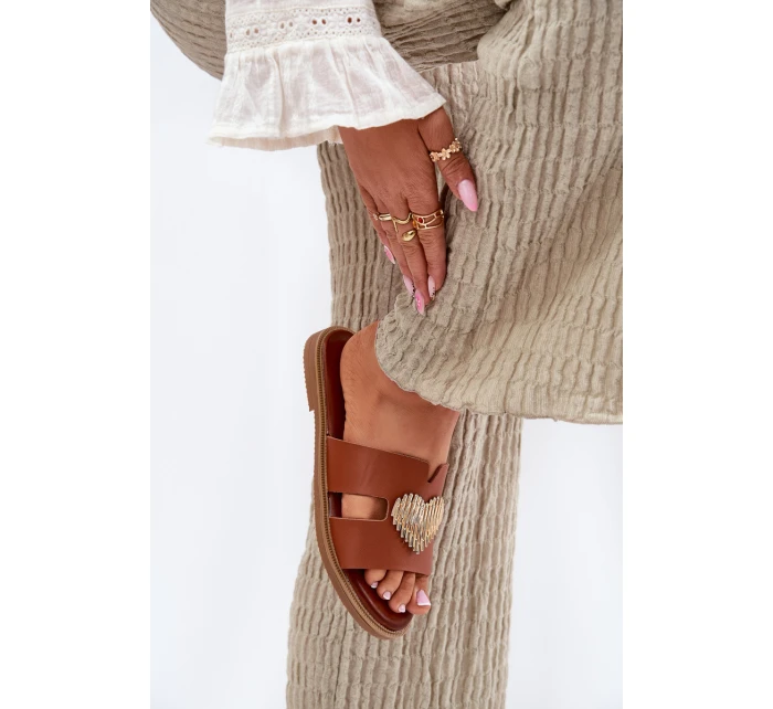 Dámské sandály na plochém podpatku se zlatou ozdobou model 21697080 - EVENTO Dámské sandály na plochém podpatku se zlatou ozdobou model 21697080 - EVENTO