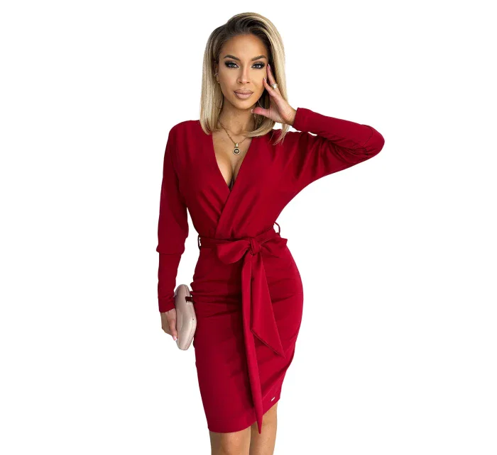 Dámské šaty ve vínové bordó barvě s výstřihem na zádech model 17916570 - numoco Dámské šaty ve vínové bordó barvě s výstřihem na zádech model 17916570 - numoco