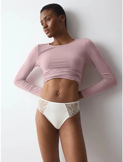 Pretty Modal Tai – Silk White – TRIUMPH Silk White – TRIUMPH