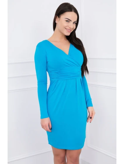 Priliehavé šaty s výrezom pod prsiami tyrkysové