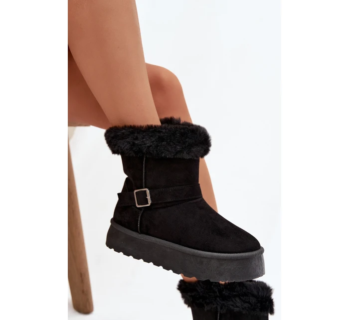 Dámské sněhule na platformě s přezkou a kožešinou Czarne model 21821891 - Boto Dámské sněhule na platformě s přezkou a kožešinou Czarne model 21821891 - Boto
