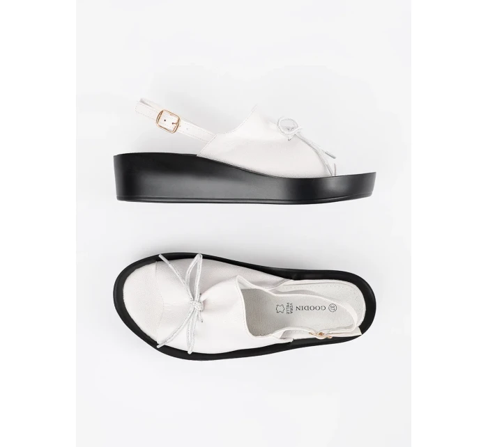 Pohodlné biele dámske sandále na klinoch Pohodlné biele dámske sandále na klinoch