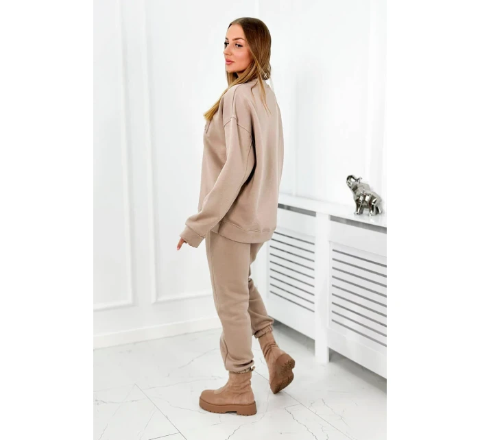 Izolovaná souprava model 18922103 tmavě béžová - K-Fashion Izolovaná souprava model 18922103 tmavě béžová - K-Fashion