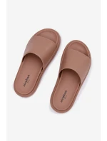 Dámské pantofle na platformě tmavě béžové model 21918985 - Boto