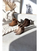 Nazouvací dámské kovbojky z přírodního semiše béžové model 21713721 - Boto Nazouvací dámské kovbojky z přírodního semiše béžové model 21713721 - Boto