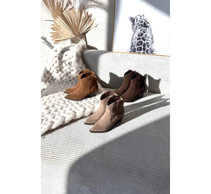 Nazouvací dámské kovbojky z přírodního semiše béžové model 21713721 - Boto Nazouvací dámské kovbojky z přírodního semiše béžové model 21713721 - Boto