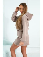 Zateplené šaty s obálkovým dnom tmavo béžové Zateplené šaty s obálkovým dnom tmavo béžové