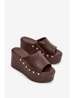 Dámské nazouváky na platformě s čokoládové model 21918831 - Boto Dámské nazouváky na platformě s čokoládové model 21918831 - Boto