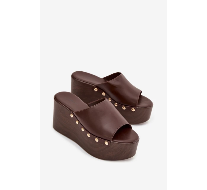 Dámské nazouváky na platformě s čokoládové model 21918831 - Boto Dámské nazouváky na platformě s čokoládové model 21918831 - Boto