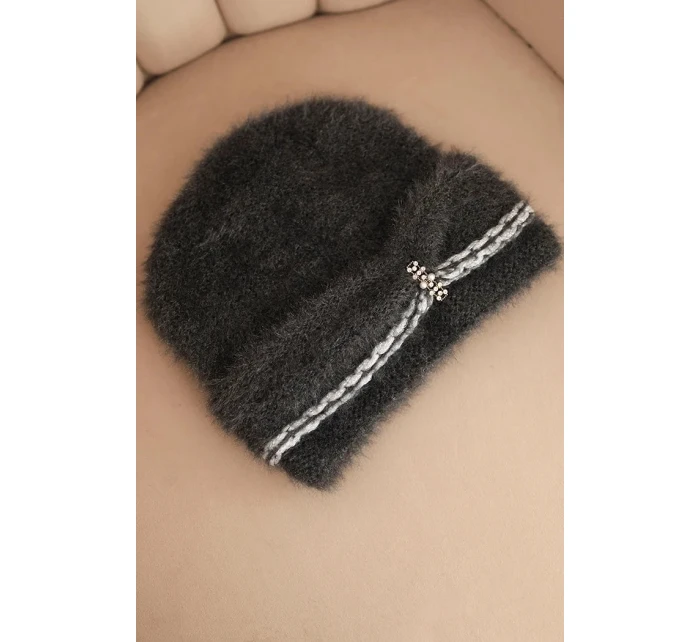 Dámska zimná čiapka s perlami a ozdobným vzorom graphite Dámska zimná čiapka s perlami a ozdobným vzorom graphite