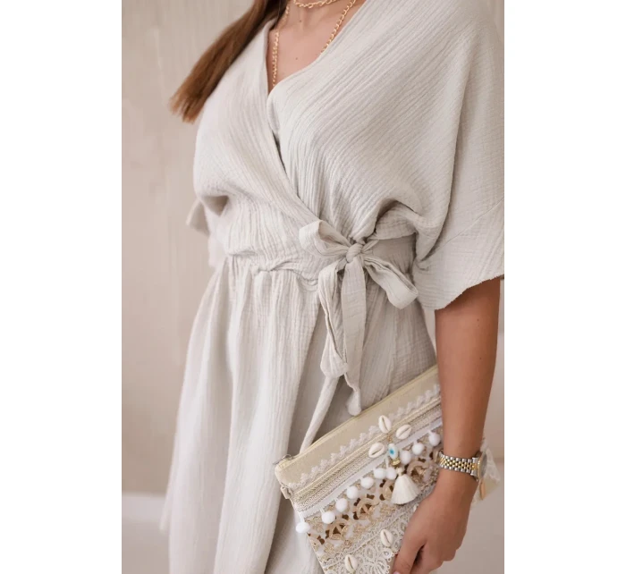 Mušelínové šaty s pasem tmavě béžová