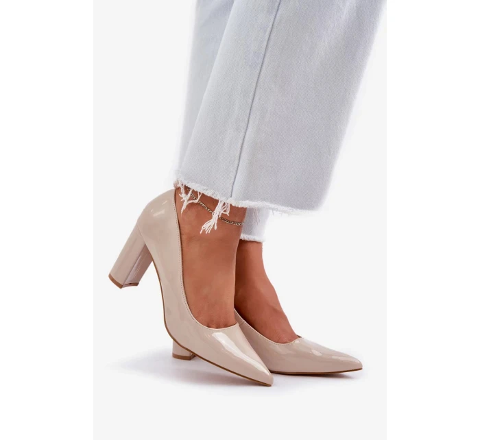Dámske lakované lodičky Kilanne na širokom podpätku - béžové Dámske lakované lodičky Kilanne na širokom podpätku - béžové