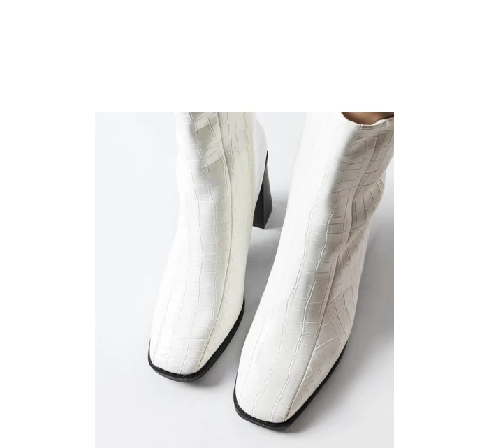 Topánky na podpätku model 204772 Solea Topánky na podpätku model 204772 Solea