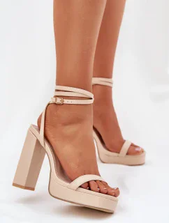 Sandále na podpätku model 212820 Vykročte štýlovo