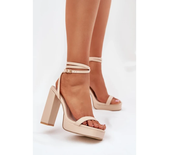 Sandále na podpätku model 212820 Vykročte štýlovo