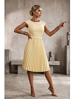 311-21 LILA Klasické plisované šaty s krátkymi rukávmi a opaskom - maslovo žlté