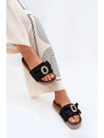 Klapki Damskie Na Platformie Z Kokardką I Ozdobną Broszką Czarne Lenela Klapki Damskie Na Platformie Z Kokardką I Ozdobną Broszką Czarne Lenela