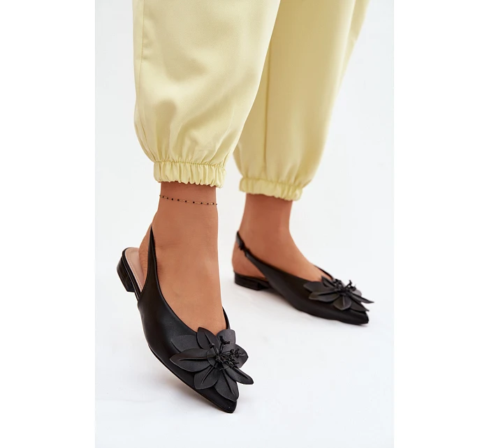 Dámské sandály na nízkém podpatku s květem Černé model 22102844 - Boto