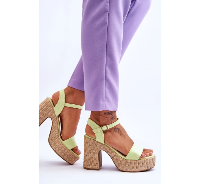 Pohodlné semišové sandály na podpatku Světle zelená model 21613574 - Boto