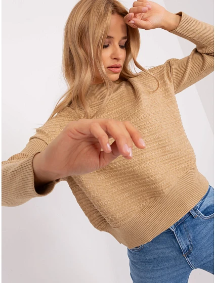Sweter AT SW model 18900695 camelowy - FPrice Sweter AT SW model 18900695 camelowy - FPrice