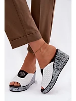 Kožené nazouváky na platformě s ozdobou S.Barski LR61-7011 Bílé