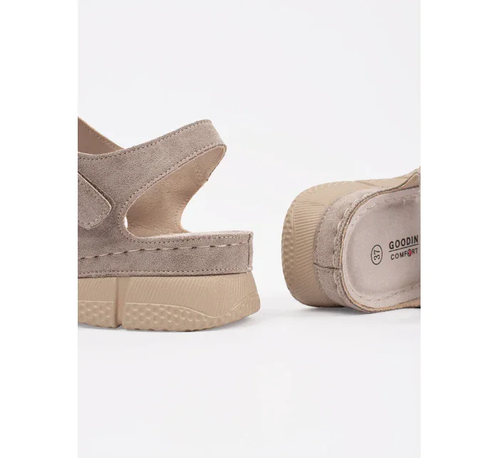 Moderné hnedé sandále na platforme pre ženy Moderné hnedé sandále na platforme pre ženy