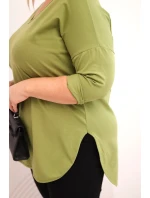 Dámska bavlnená blúzka v nadmernej veľkosti s výstrihom v tvare V a ohrnutými rukávmi olivová Dámska bavlnená blúzka v nadmernej veľkosti s výstrihom v tvare V a ohrnutými rukávmi olivová