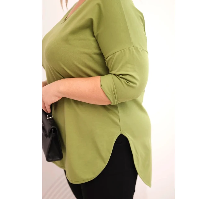 Dámska bavlnená blúzka v nadmernej veľkosti s výstrihom v tvare V a ohrnutými rukávmi olivová Dámska bavlnená blúzka v nadmernej veľkosti s výstrihom v tvare V a ohrnutými rukávmi olivová