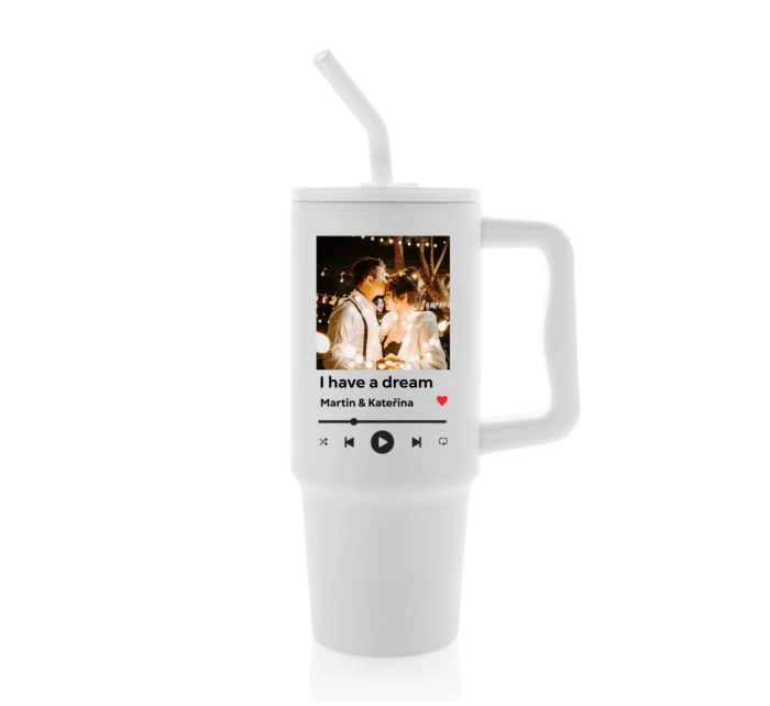 Cestovní termoska s barevným víčkem s vlastním odkazem na oblíbenou písničku Cestovní termoska s barevným víčkem s vlastním odkazem na oblíbenou písničku