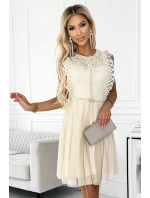 Béžové dámské šaty s krajkou a zlatým opaskem model 18622703 - numoco basic