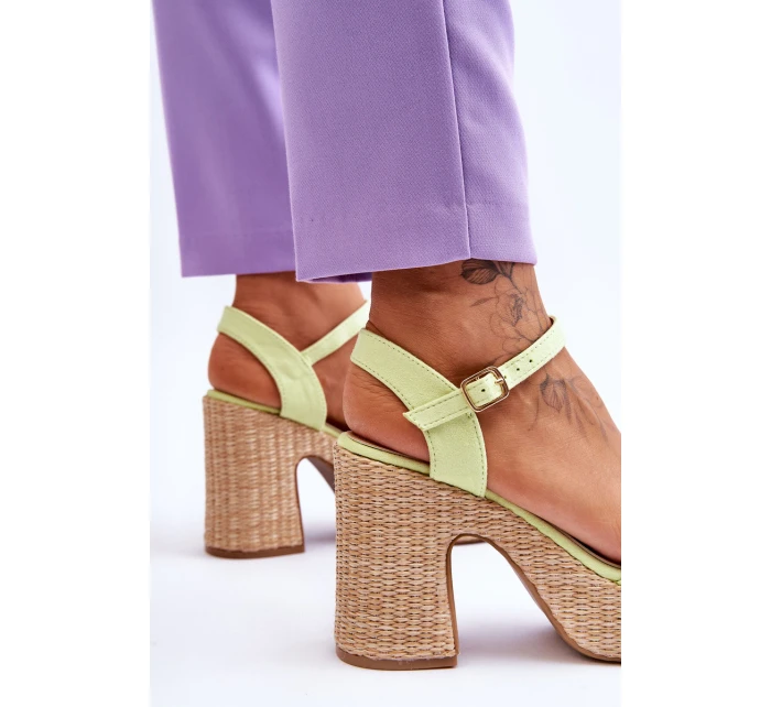 Pohodlné semišové sandály na podpatku Světle zelená model 21613574 - Boto