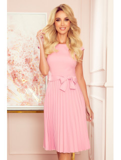 LILA Plisované dámské šaty v pudrově růžové barvě s krátkými rukávy model 9093712 - numoco