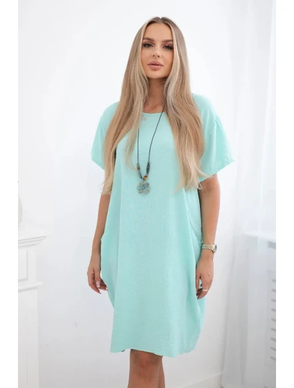 Šaty s vreckami a príveskom mätovej farby Šaty s vreckami a príveskom mätovej farby