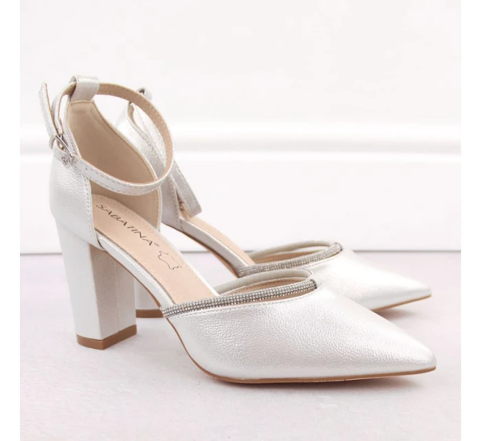 Dámské ažurové sandály béžové model 21904482 - Sabatina