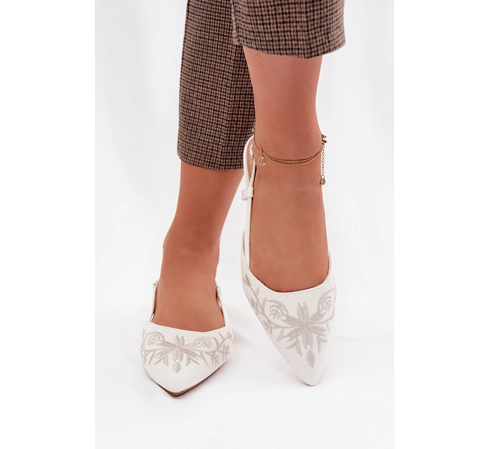 Dámské sandály s výšivkou na ploché bílé Grelia Dámské sandály s výšivkou na ploché bílé Grelia