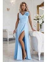 maxi šaty s květinou na a rozparkem modré model 22108483 - numoco