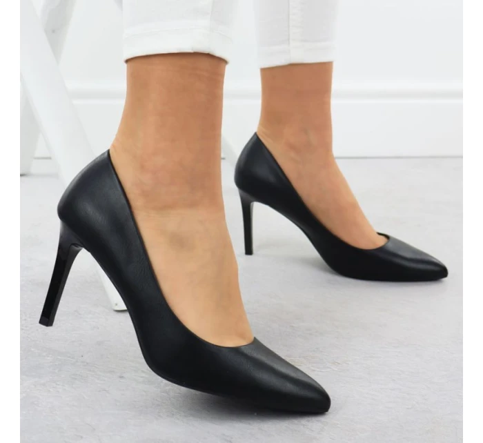 Černé lodičky na jehlovém podpatku Sergio model 21905077 - LEONE