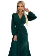 Dámské plisované midi šaty v lahvově zelené barvě s výstřihem, dlouhými rukávy a širokým opaskem model 22305960 - numoco basic