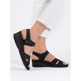 Módne dámske čierne sandále na platforme