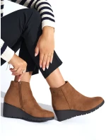 Trendy hnedé dámske členkové topánky na klinoch